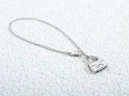 DIANA AMULETTE PEDANT SILVER NECKLACE