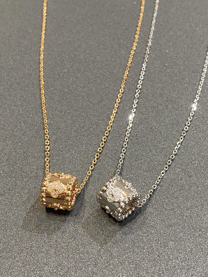Collier pendentif en argent et diamants Diana Perlee 