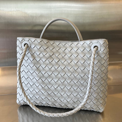 BV MEDIUM ANDIAMO 32CM GREY LAMBSKIN