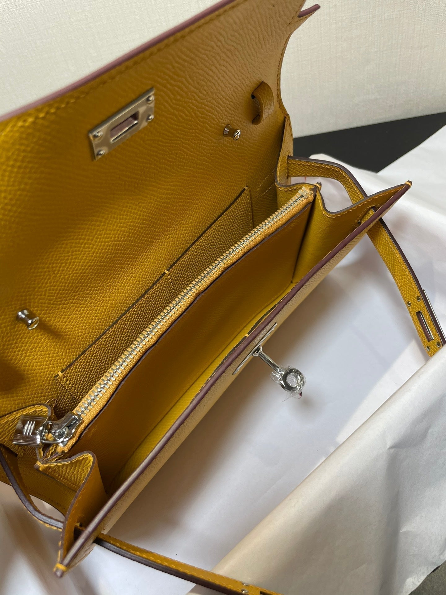 kelly to go wallet 20.5 yellow epsom silver hardware