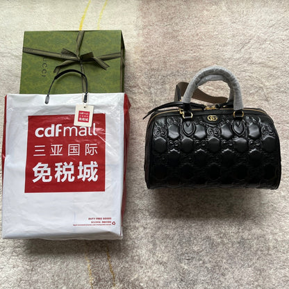 MATELASS¨¦ TOP HANDLE BAG 31 IN BLACK EMBOSSED CALFSKIN GOLD HARDWARE