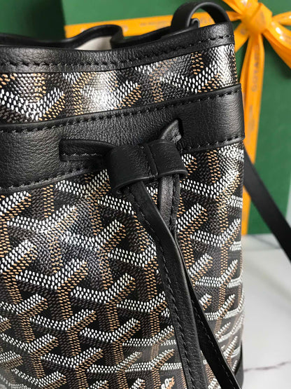 PETIT FLOT BUCKET BAG 22 IN BLACK GOYARDINE CANVAS AND LAMBSKIN TRIM