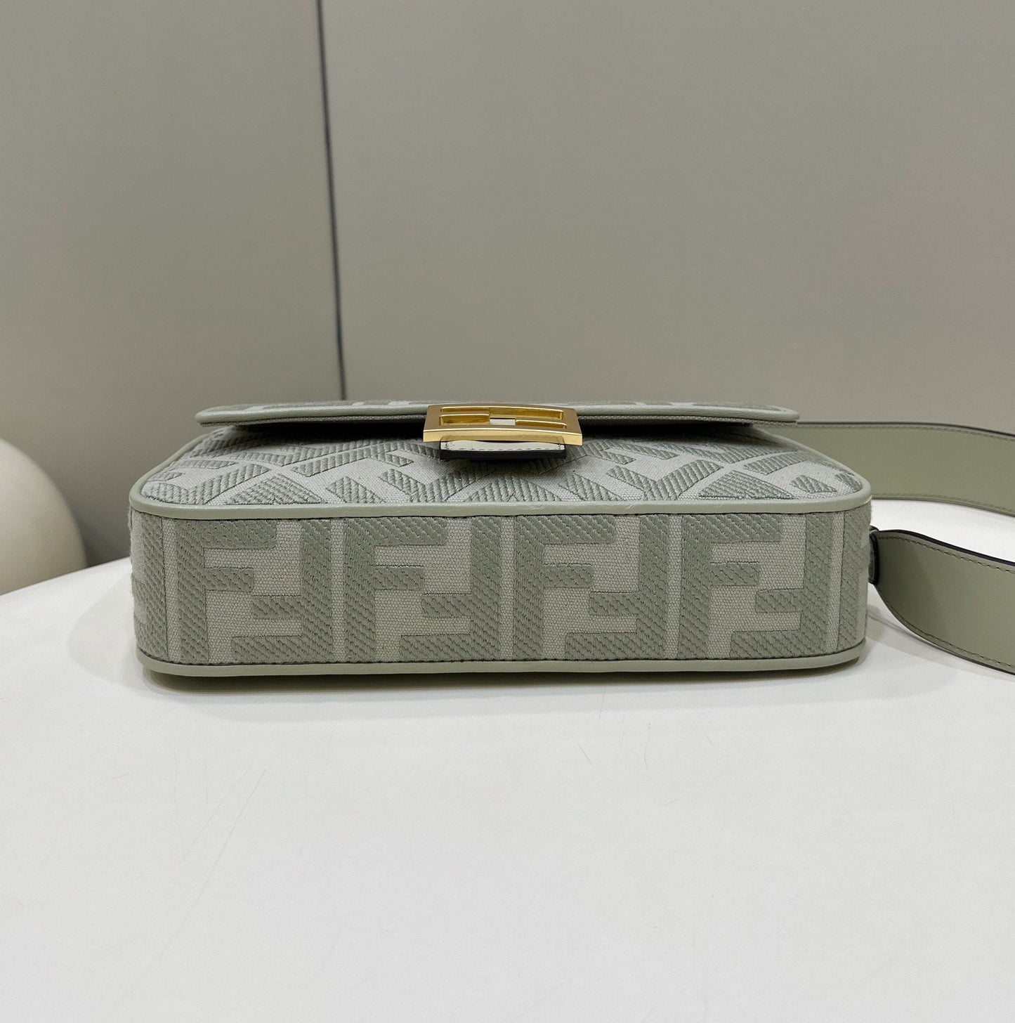 BAGUETTE WITH FF MOTIF 27 IN BITTER JACQUARD FABRIC GOLD HARDWARE