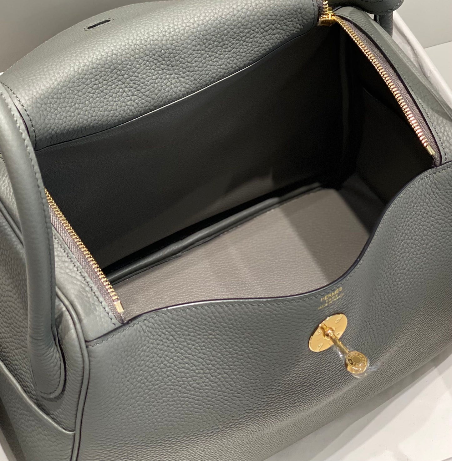 HM LINDY 30 BAG GRAY TAURILLON CLEMENCE LEATHER