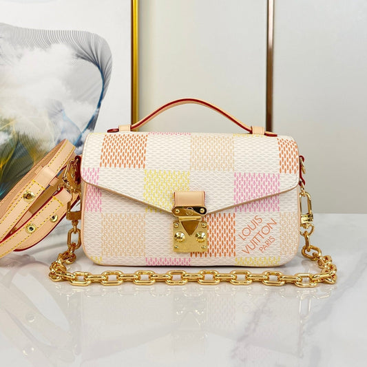 POCHETTE M¨¦TIS EAST WEST 21 IN PEACH DAMIER GIANT CANVAS GOLD HARDWARE
