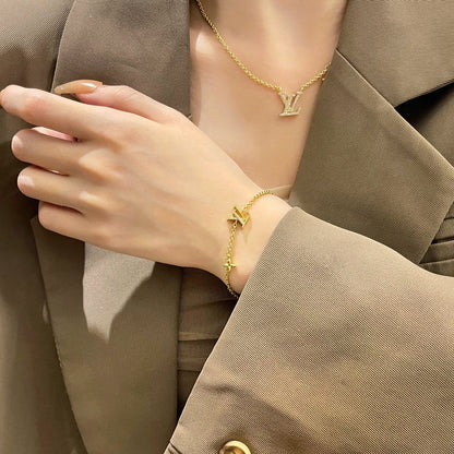 DIANA LOGO STAR MOTIF GOLD BRACELET