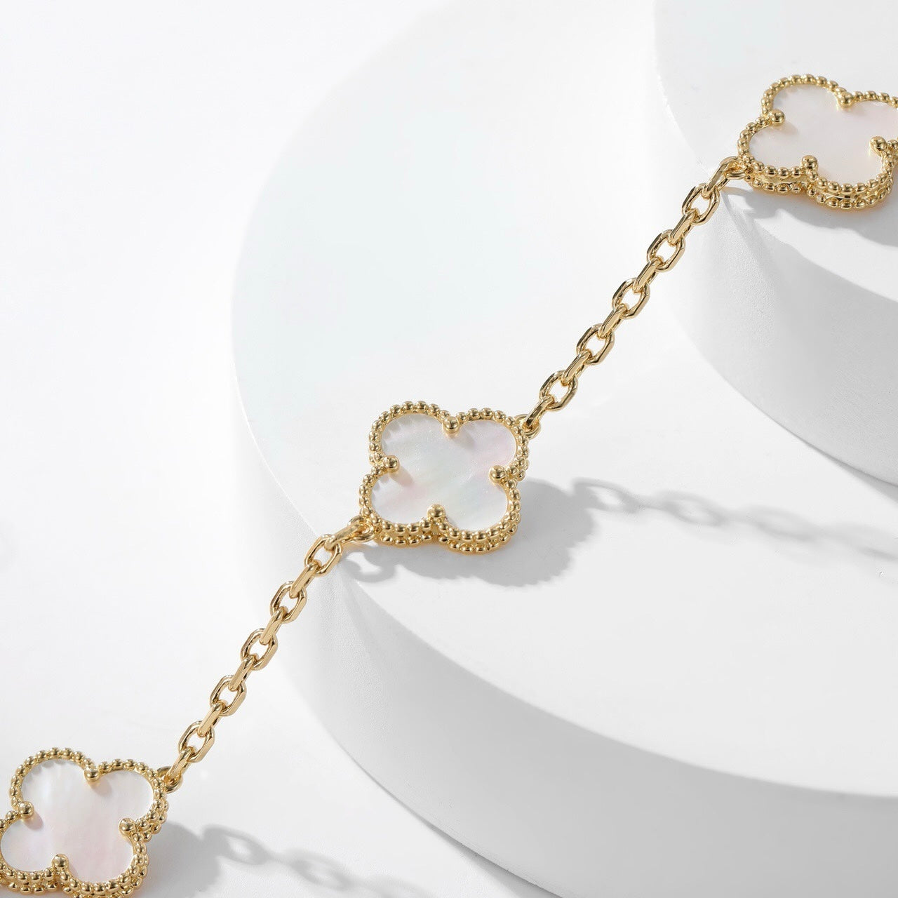 DIANA CLOVER 10 MOTIFS WHITE MOTHER OF PEARL NECKLACE