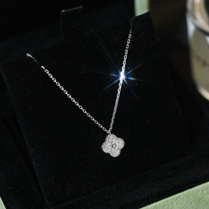 CLOVER MINI 9.5MM PENDANT DIAMOND NECKLACE