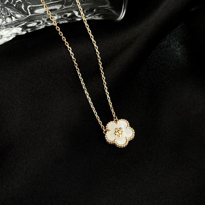 Collier Diana Lucky en nacre blanche et fleur de prunier