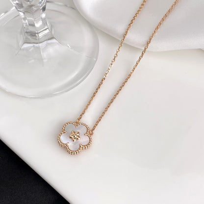 Collier Diana Lucky en nacre blanche et fleur de prunier