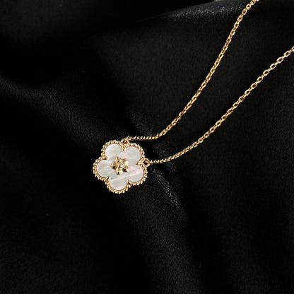 Collier Diana Lucky en nacre blanche et fleur de prunier