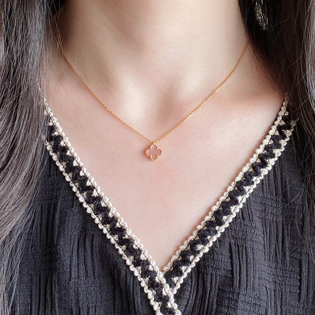 DIANA CLOVER 15MM PINK MOTHER-OF-PEARL SINGLE FLOWER NECKLACE