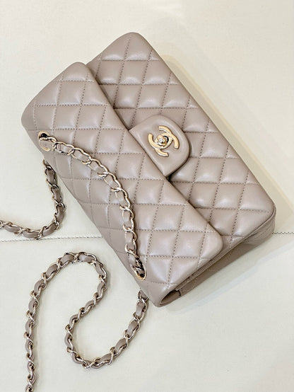 FLAP BAG 23CM BEIGE LAMBSKIN LIGHT GOLD HARDWARE