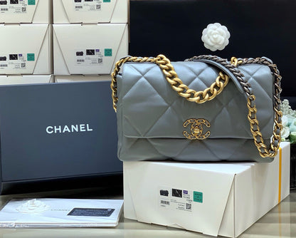 19 FLAP BAG 30 GREY GOATSKIN GOLD HARDWARE - THE BEST QUALITY