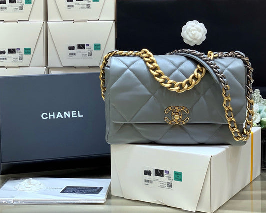 19 FLAP BAG 30 GREY GOATSKIN GOLD HARDWARE - THE BEST QUALITY