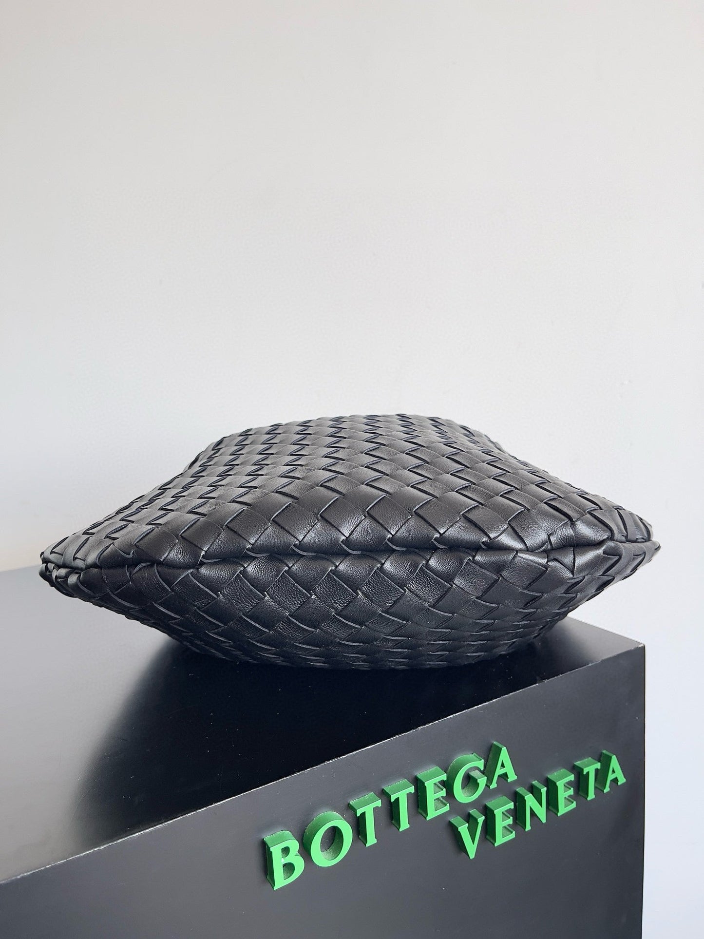 SARDINE 39 WITH CHAIN IN BLACK LAMBSKIN