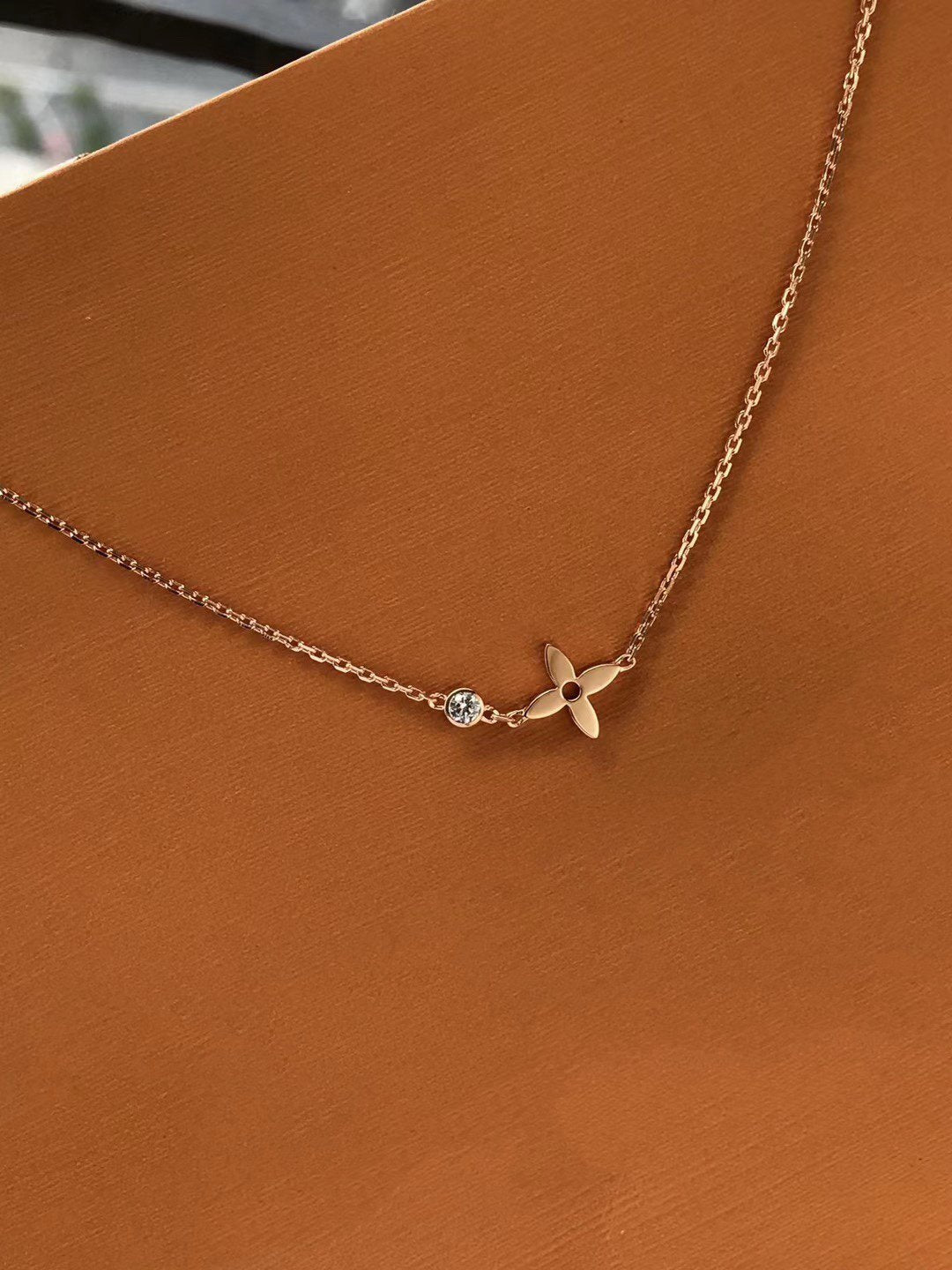 DIANA BLOSSOM PENDANT PINK GOLD AND DIAMOND
