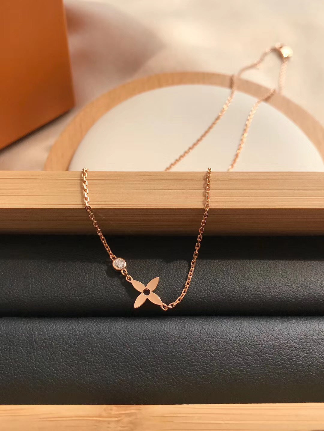DIANA BLOSSOM PENDANT PINK GOLD AND DIAMOND