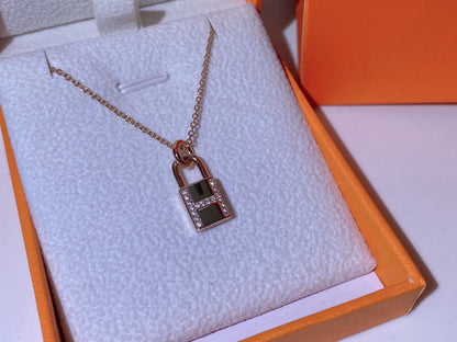 DIANA HM ADVANCED NICHE LOCK HEAD NECKLACE DIAMONDS