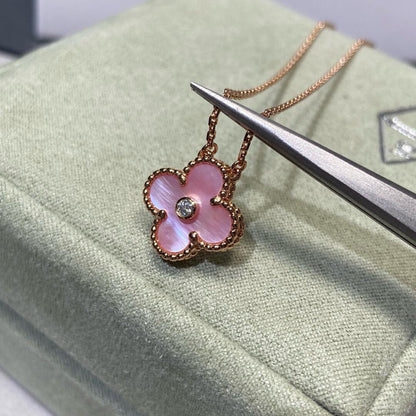 CLOVER 15MM DIAMOND PINK MOP NECKLACE
