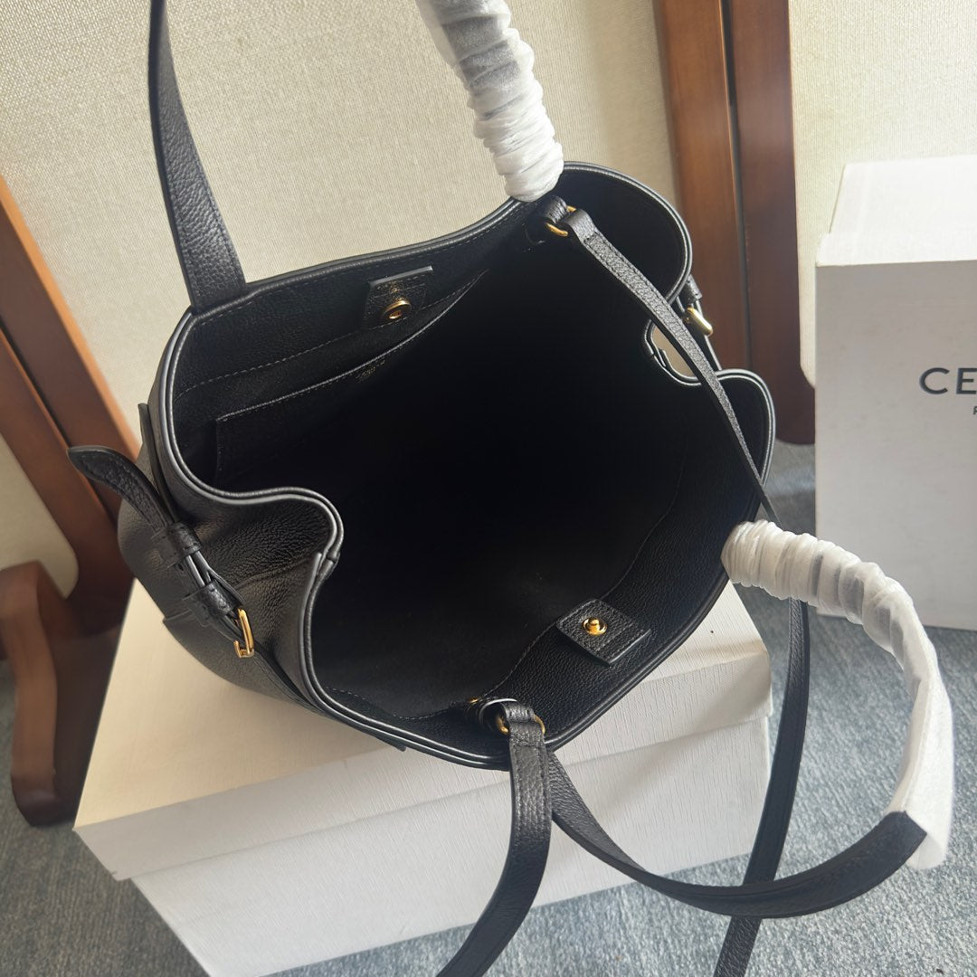 MINI CABAS ANA?S CUIR TRIOMPHE 20 IN BLACK GRAINED CALFSKIN