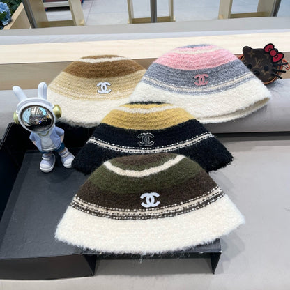 BUCKET HAT IN COLORFUL FLEECE 421129