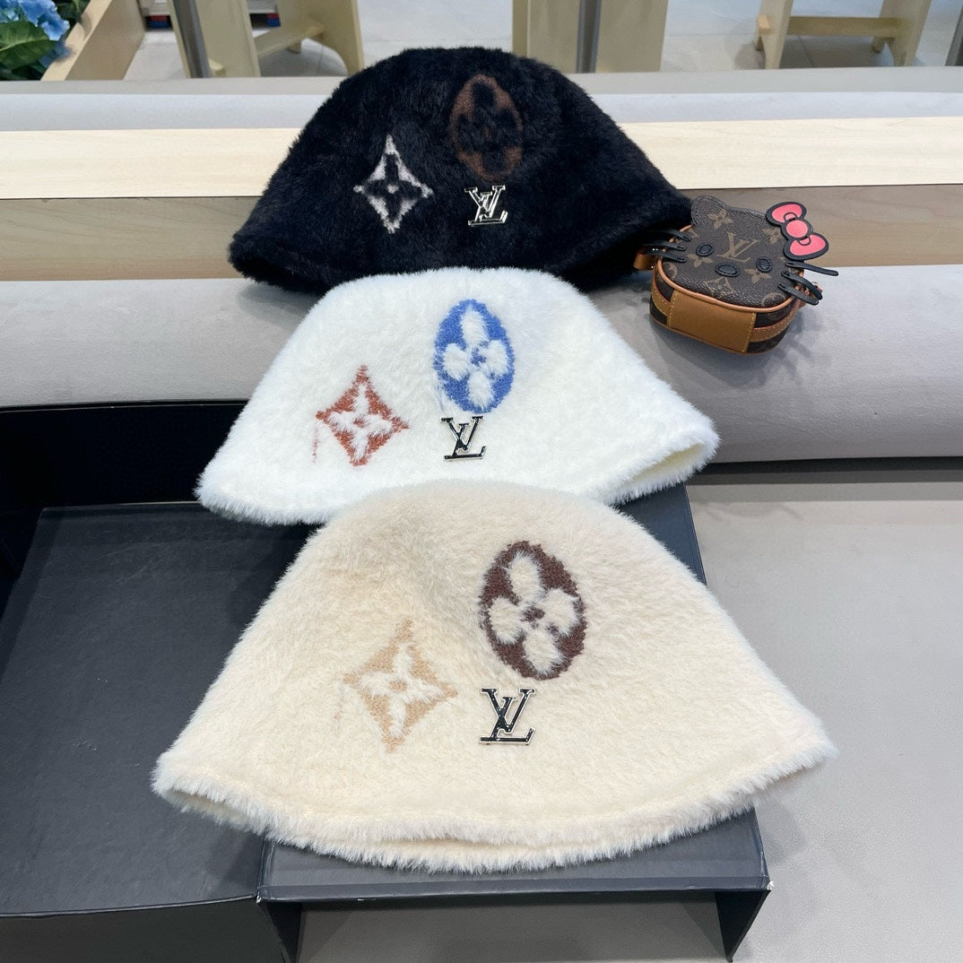 BUCKET HAT IN WHITE RABBIT FUR 421262