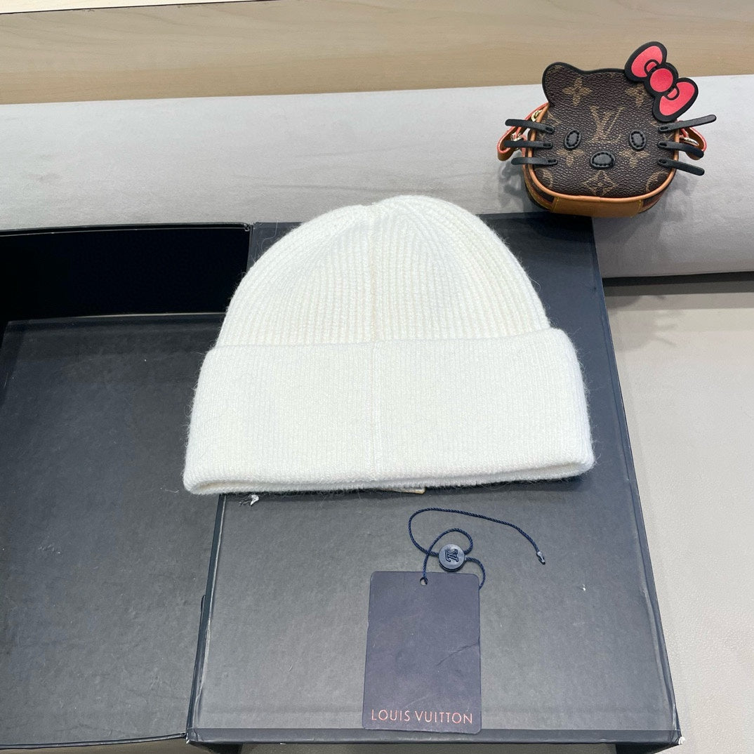 KNITTED BEANIE HAT IN WHITE FLEECE AND WOOL 426209