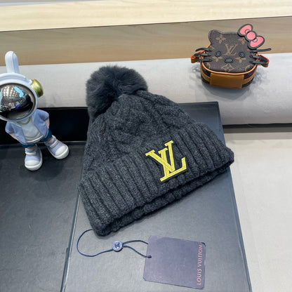 KNITTED BEANIE HAT IN BLACK WOOL AND LAMB FUR 430044
