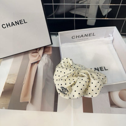 WHITE DOT FABRIC SCRUNCHIE 418927