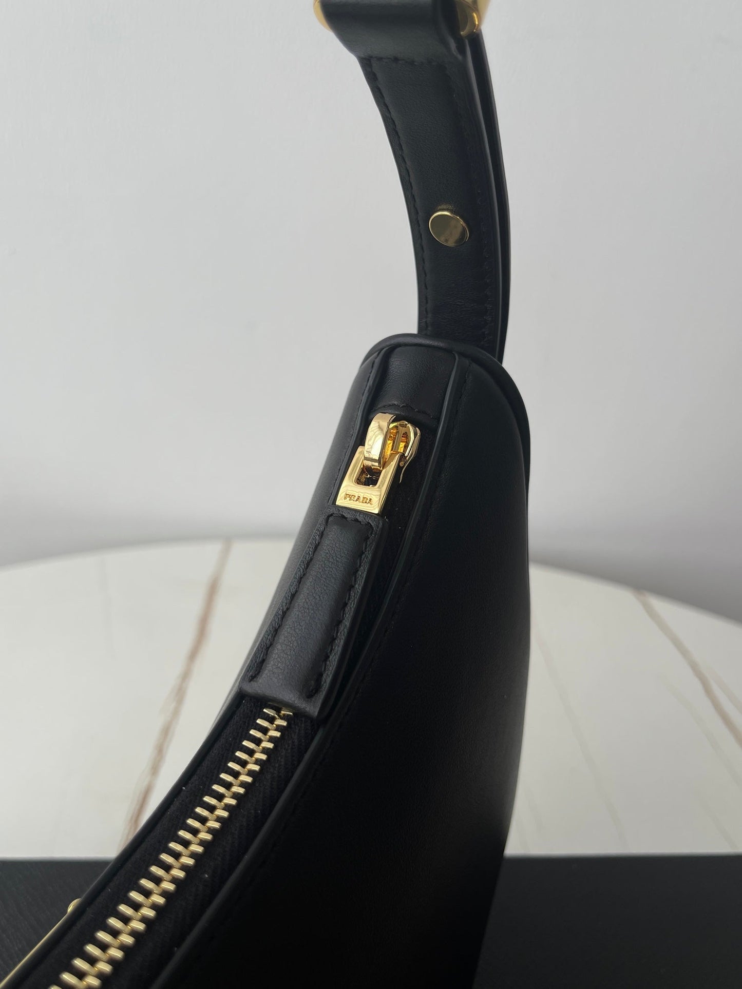 PRA ARQU¨¦ 22 SHOULDER BAG IN BLACK LEATHER
