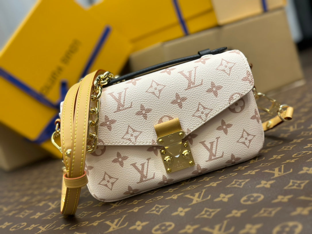 pochette metis east west 21.5 monogram dune canvas