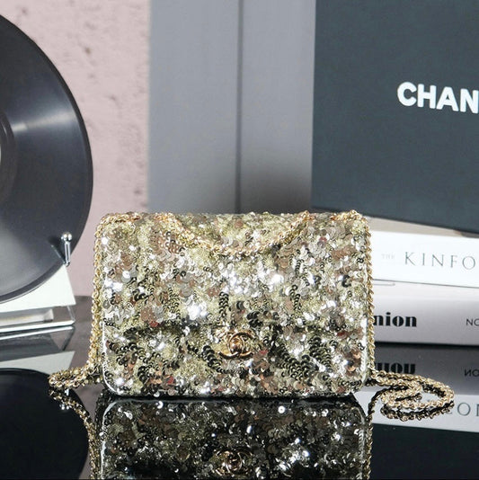 25C Flap Bag 21cm Dense Sequin White Calfskin