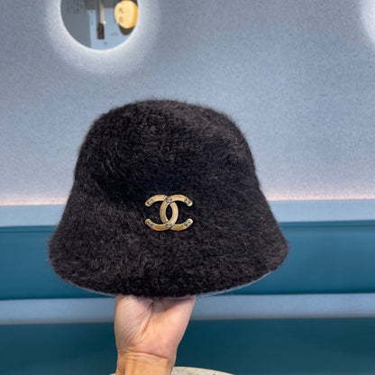 BUCKET HAT IN BLACK LAMB FUR 422036