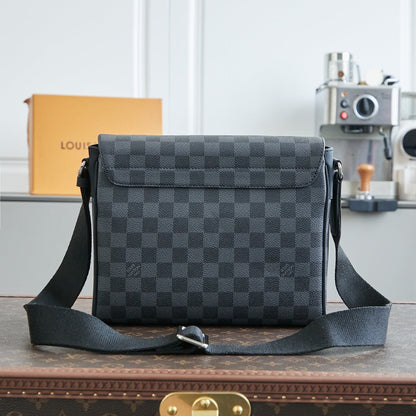 DISTRICT 25 IN GREY BLACK DAMIER GRAPHITE CANVAS
