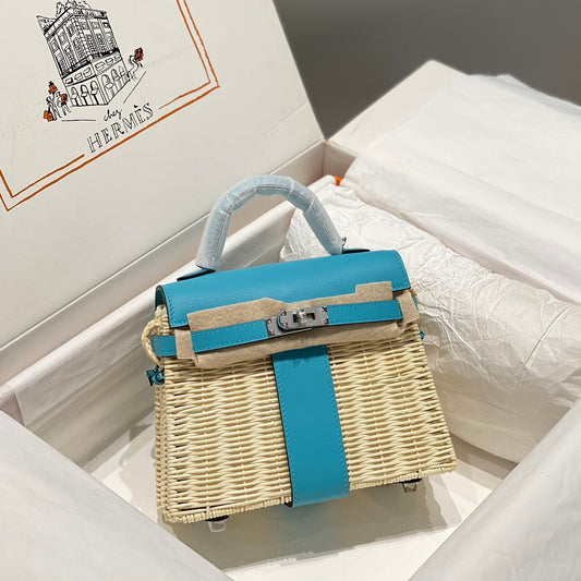 HM KELLY 20 PICNIC SKY BAMBOO AND RATTAN
