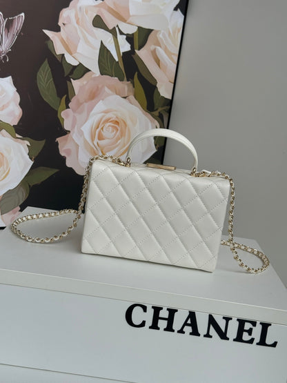 SMALL BOX BAG 18 IN WHITE LAMBSKIN GOLD HARDWARE