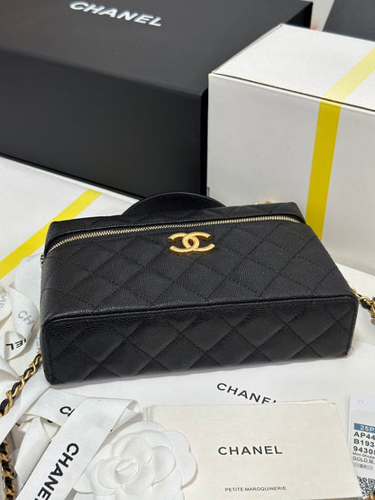 CC 25P Vanity Case 19.5cm Black Calfskin Gold Hardware 243586