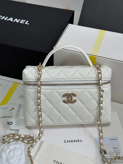 CC 25P Vanity Case 19.5cm White Calfskin Heart Rhinestone 243604