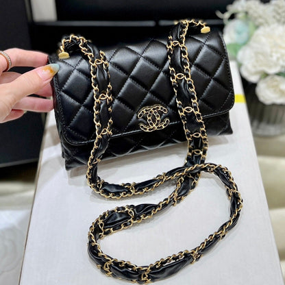 19 FLAP BAG 18 BLACK BODIN CALFSKIN GOLD HARDWARE