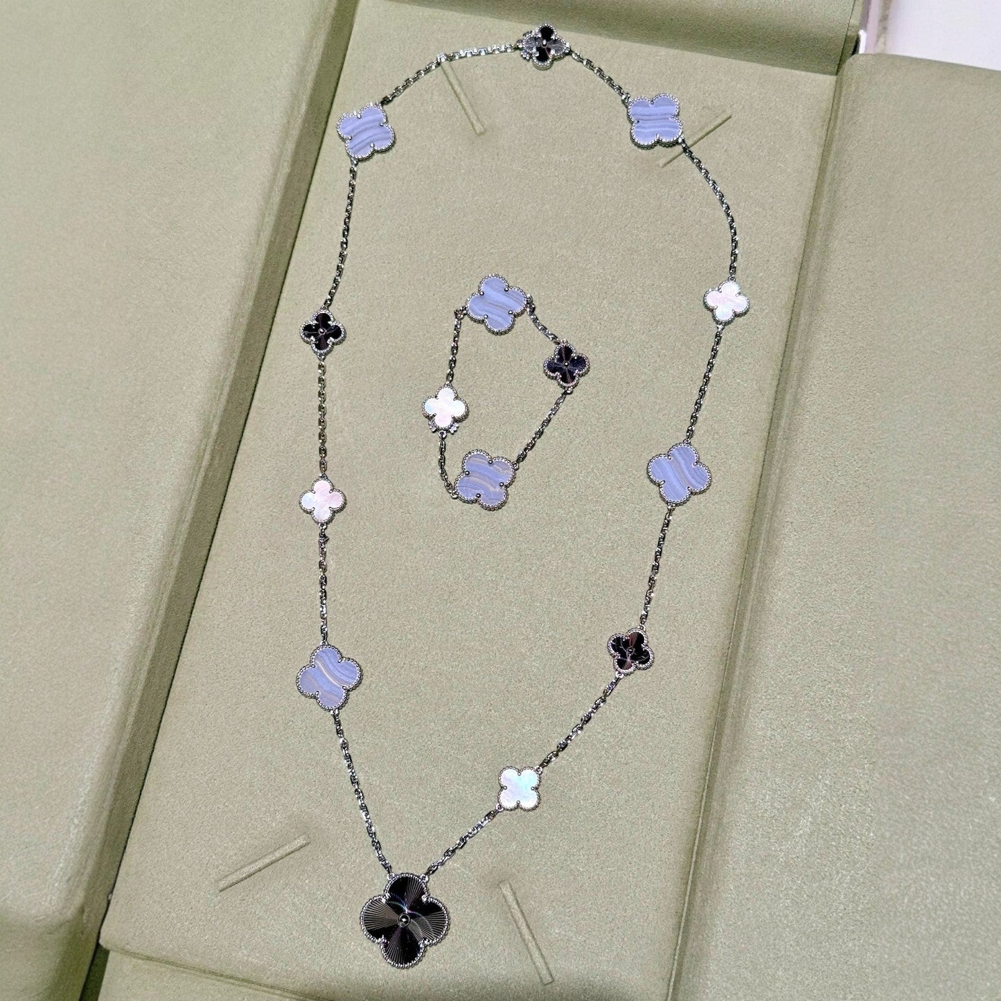 DETACHABLE CLOVER 15(11+4) FLOWER SILVER NECKLACE SET
