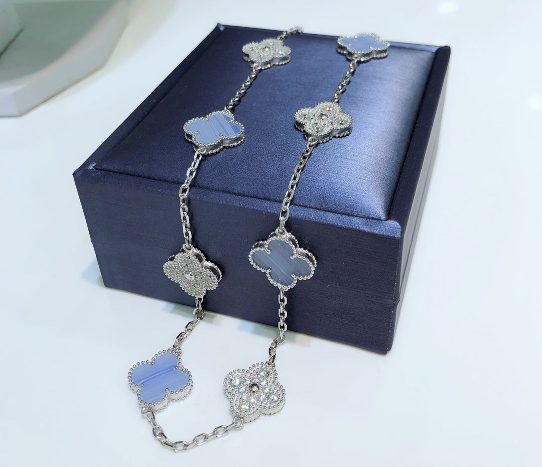 Collier en argent avec 10 motifs de calcédoine et diamants Diana Clover