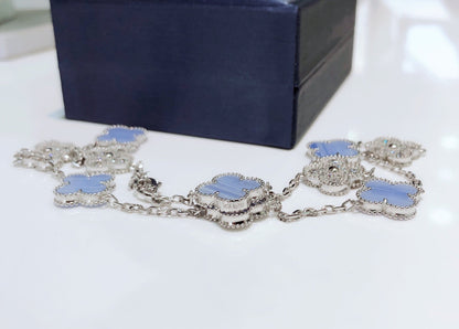 Collier en argent avec 10 motifs de calcédoine et diamants Diana Clover